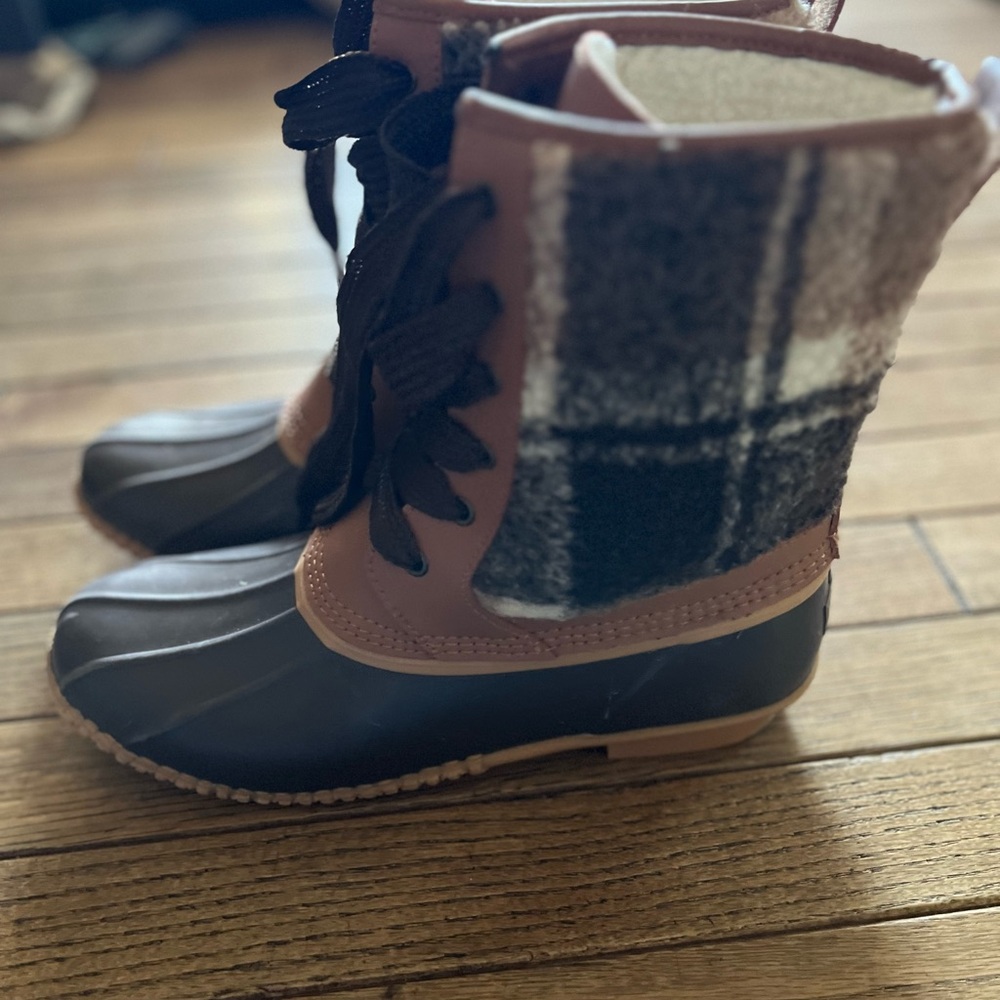 Plaid Lace-Up Winter Boots
